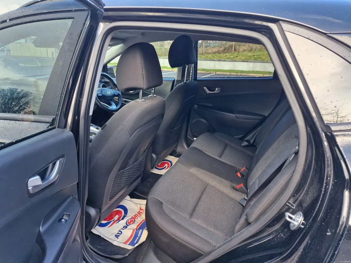 2023 Hyundai Kona EV, Premium model 39kwh - Image 2