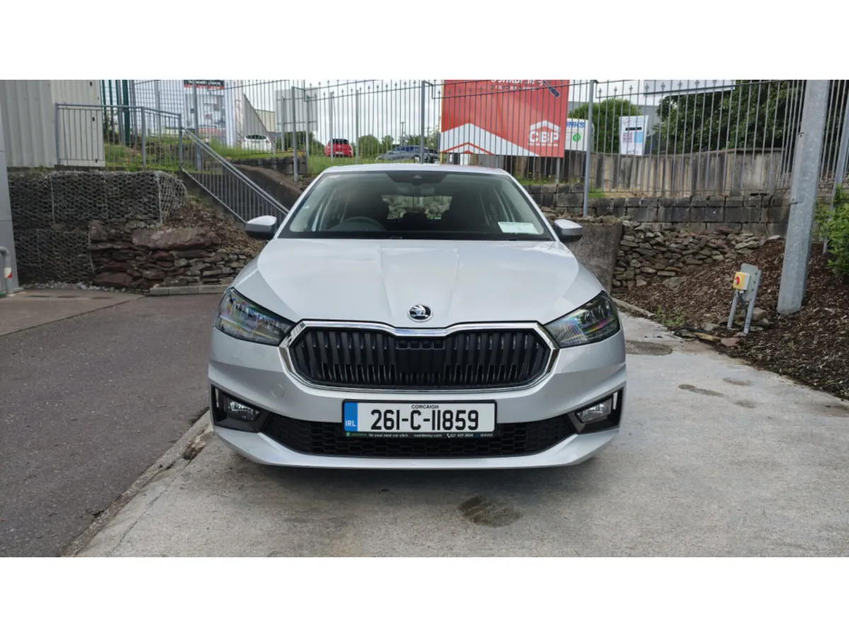 Skoda Fabia ESSENCE 1.0 80 BHP- A/C-PARK ASSIST- S - Image 1