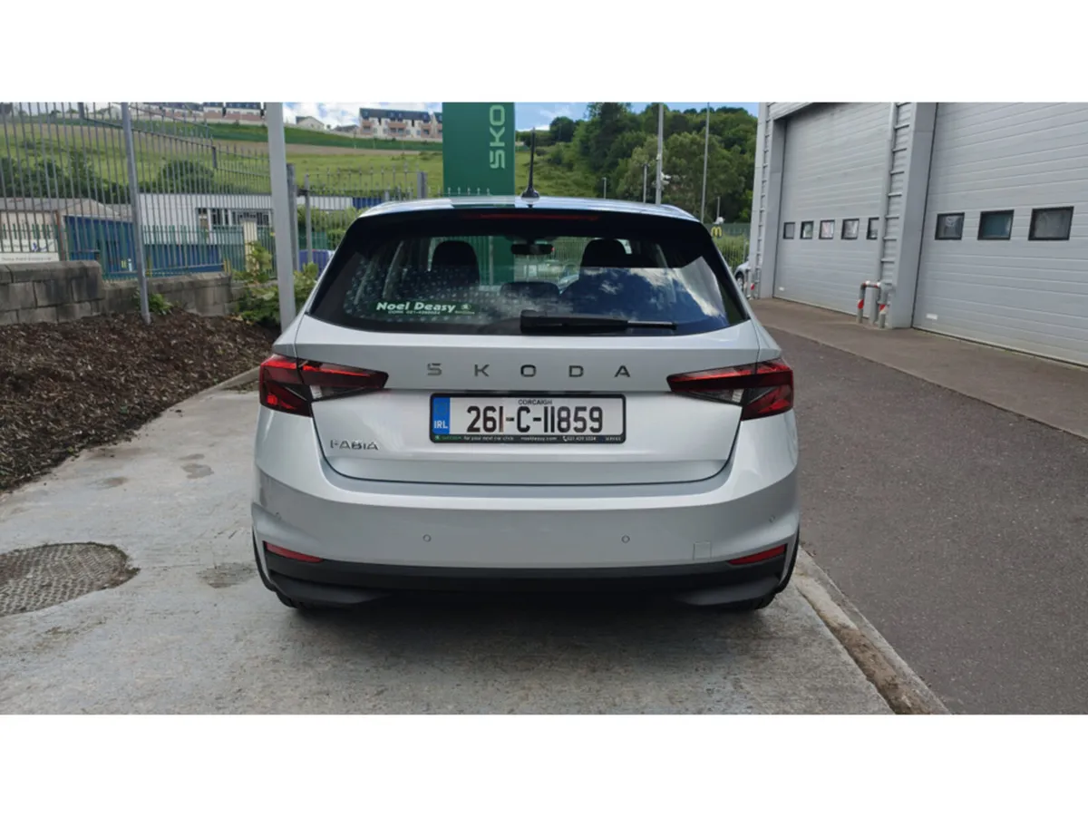 Skoda Fabia ESSENCE 1.0 80 BHP- A/C-PARK ASSIST- S - Image 3