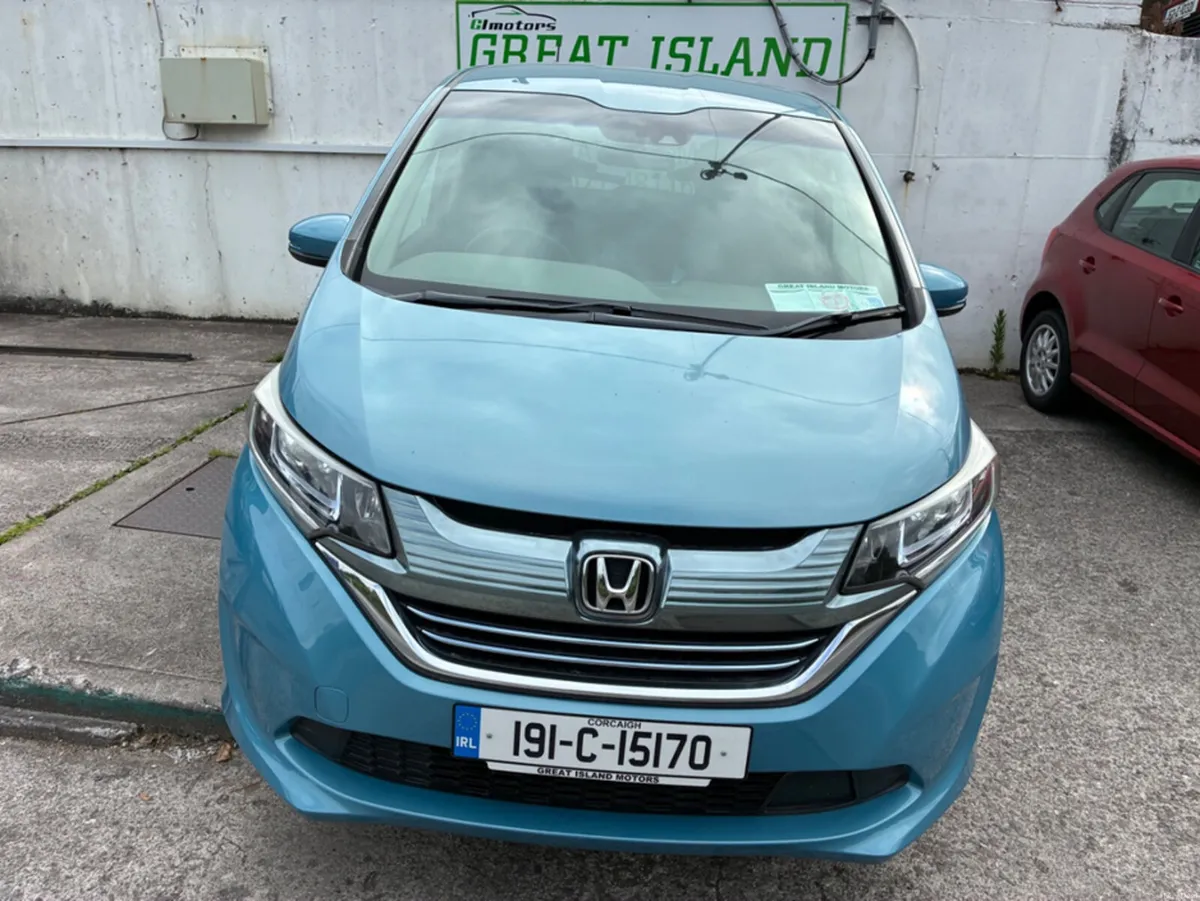 Honda Freed 1.5i G 7 SEATS HYBRID AUTOMATIC - Image 5