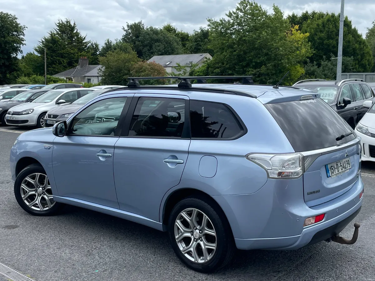 Mitsubishi Outlander 2015 2.0 Petrol Hybrid - Image 4