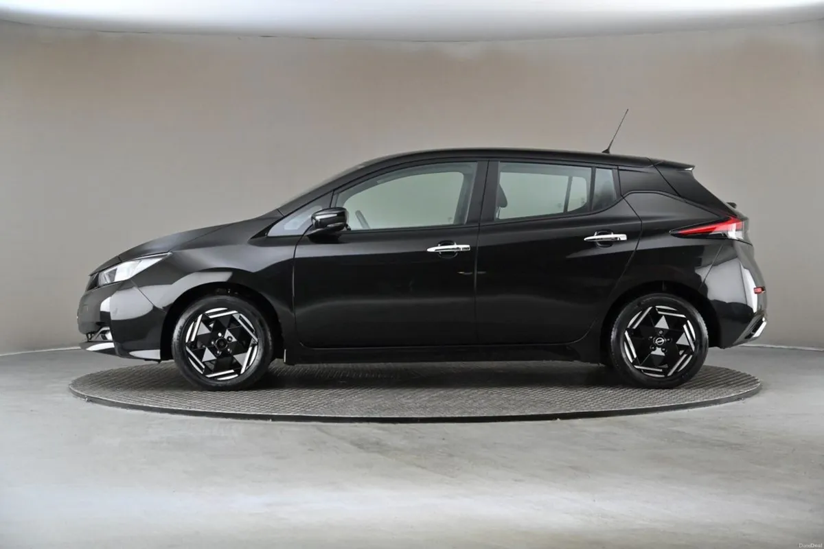 Nissan Leaf Acenta 40kWh 150bhp  Reverse Cam  Only - Image 5