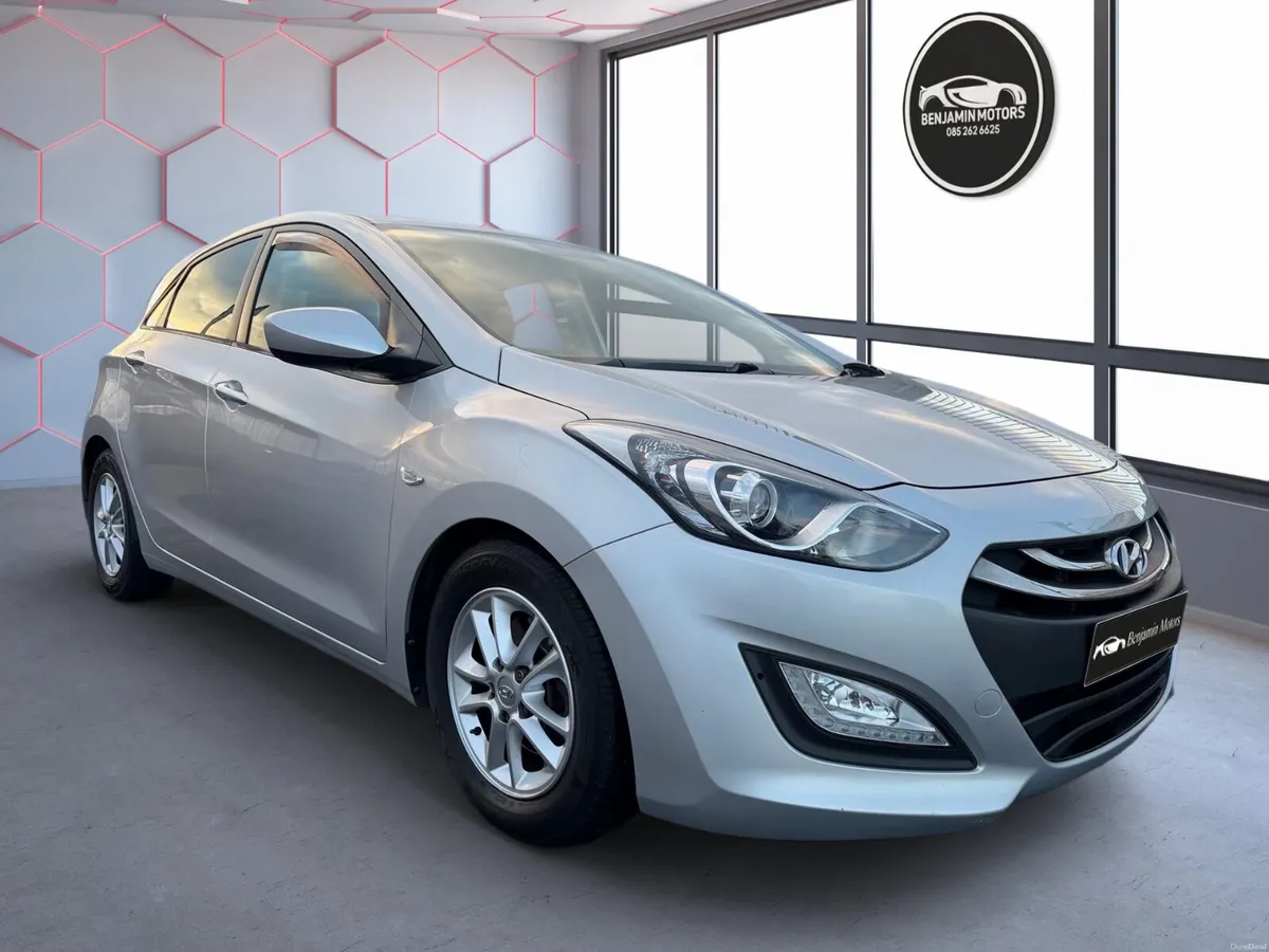 Hyundai i30 2013 1.6D Auto Full Service History - Image 1
