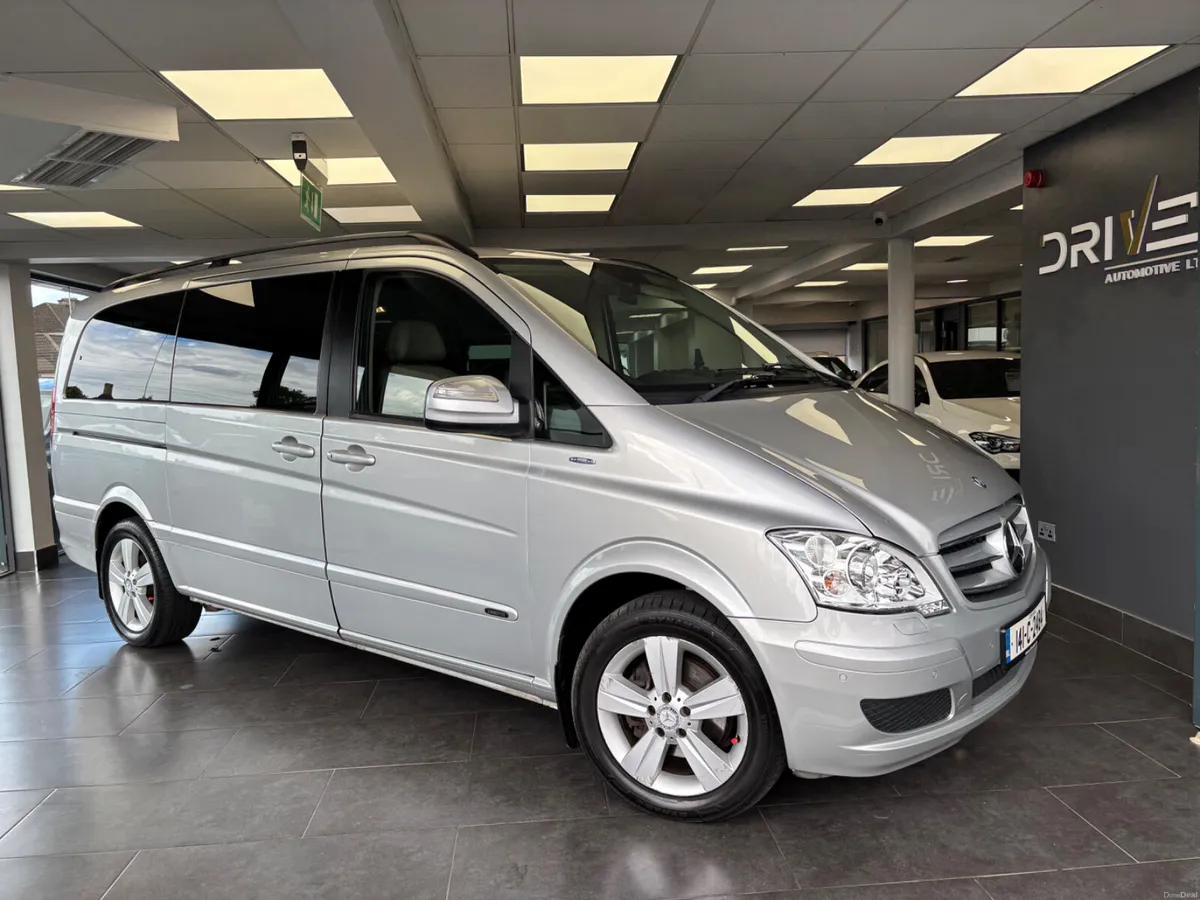 2014 mercedes v class mini van 8 Seats***Warranty* - Image 1