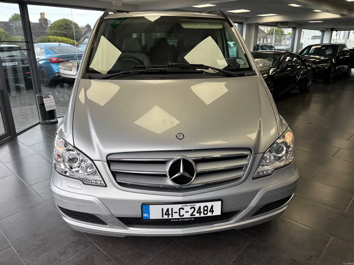 2014 mercedes v class mini van 8 Seats***Warranty* - Image 2