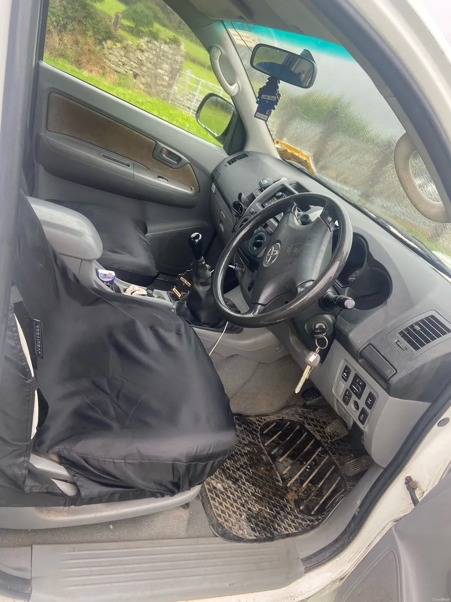 Toyota hilux - Image 4