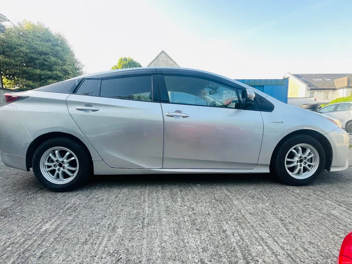 Toyota Prius 2018 - 1.8l hybrid - Image 3