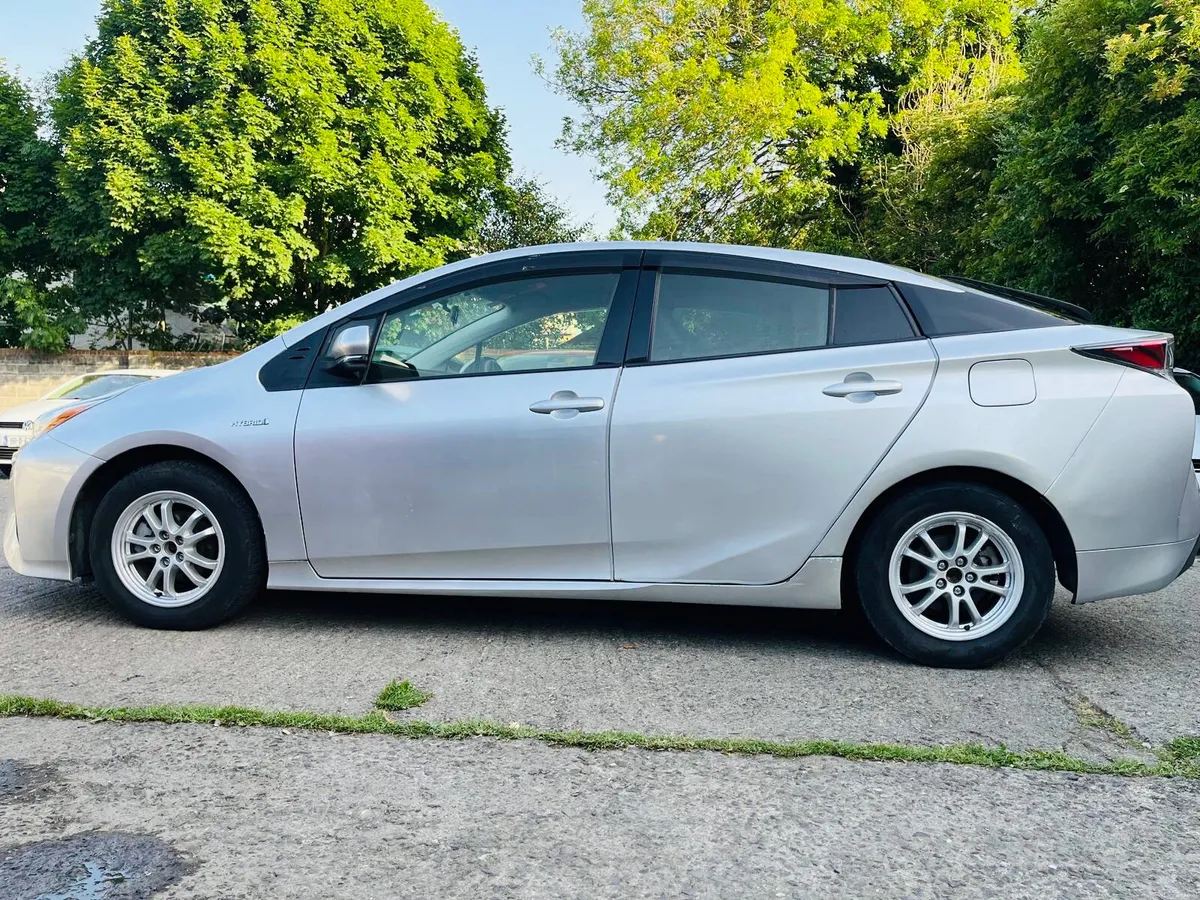 Toyota Prius 2018 - 1.8l hybrid - Image 4