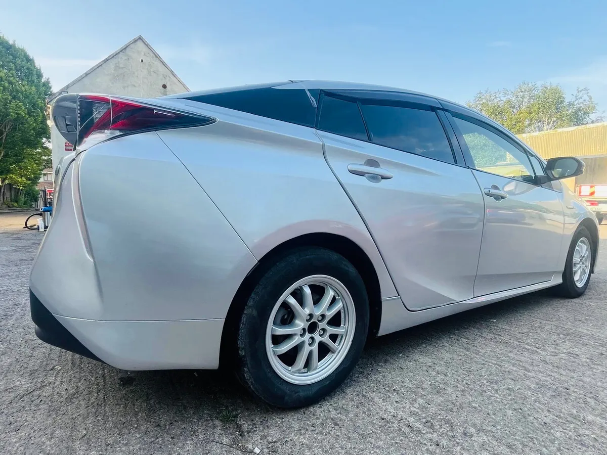 Toyota Prius 2018 - 1.8l hybrid - Image 6