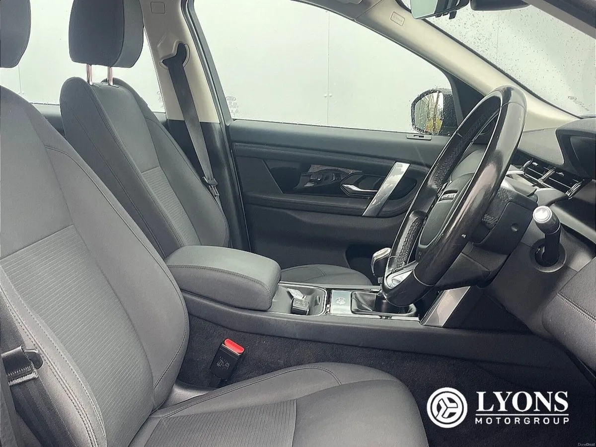 Land Rover Discovery Sport 7 seater 2.0D 150PS FWD - Image 3
