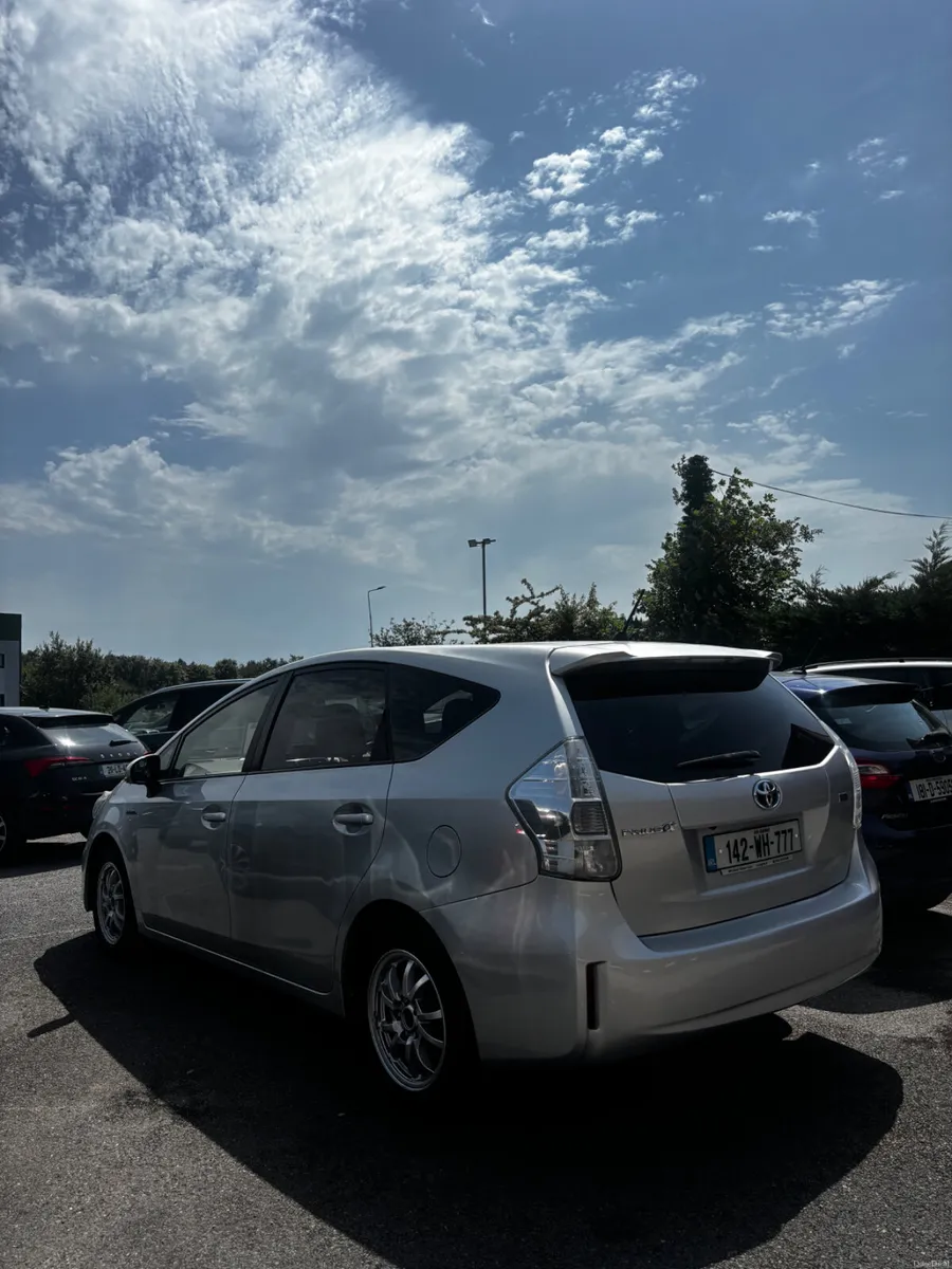 142 Toyota Prius 1.8 large 5 seater Alpha - Image 6