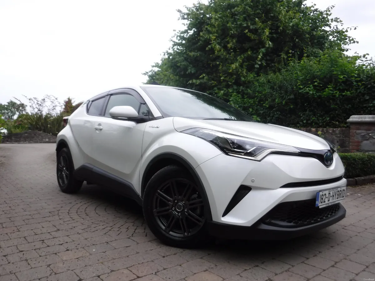 TOYOTA C-HR 1.8 AUTO HYBRID MINT CONDITION - Image 1