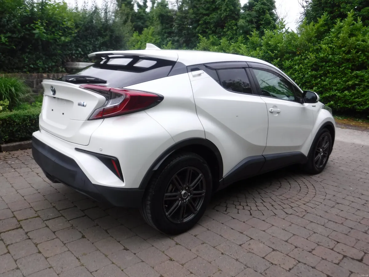 TOYOTA C-HR 1.8 AUTO HYBRID MINT CONDITION - Image 3