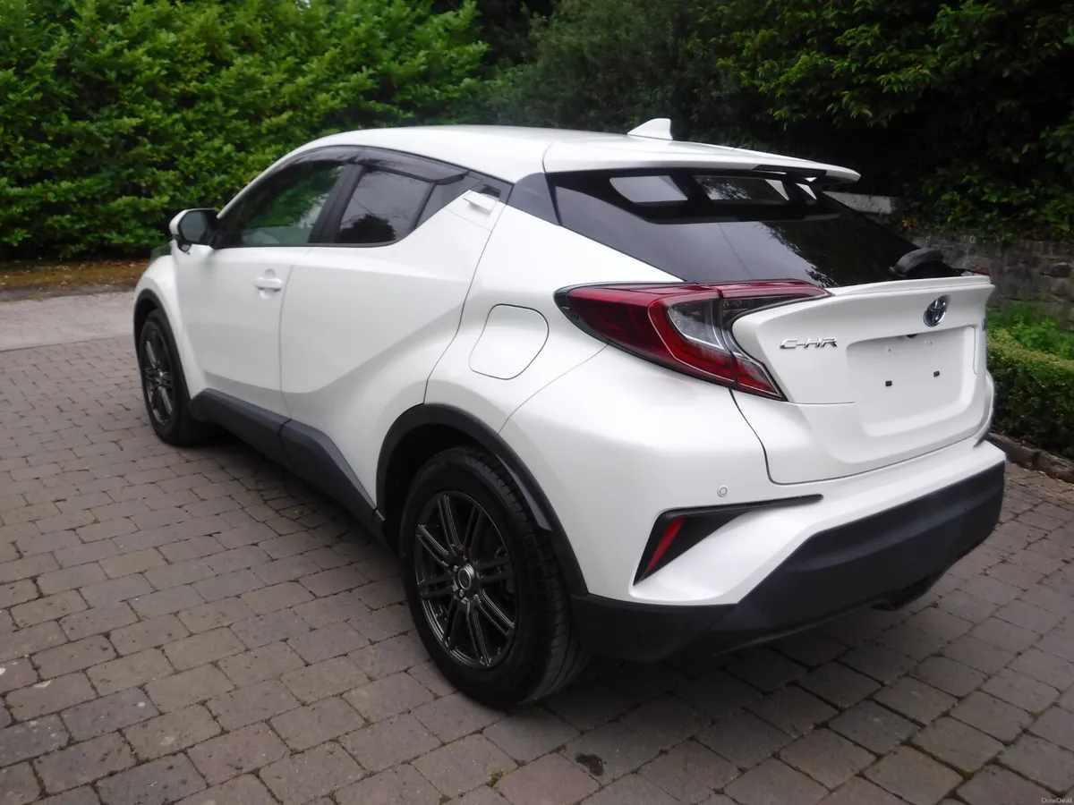 TOYOTA C-HR 1.8 AUTO HYBRID MINT CONDITION - Image 4