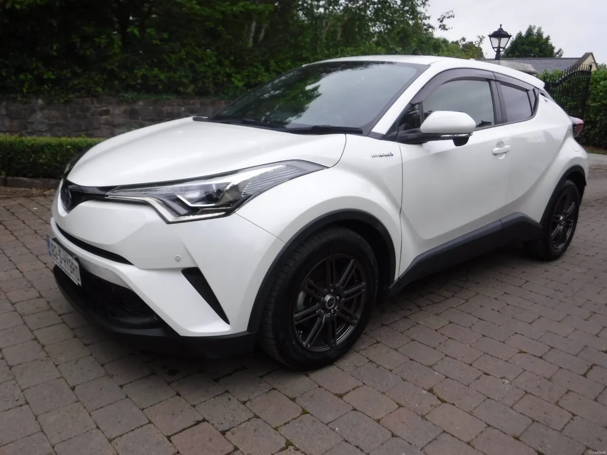 TOYOTA C-HR 1.8 AUTO HYBRID MINT CONDITION - Image 6