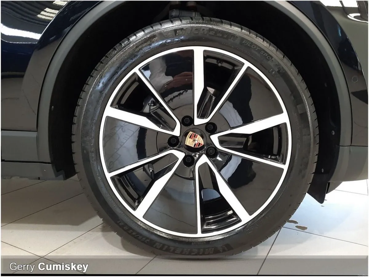 Porsche Macan ***€21000 of Extras***BIG BATTERY El - Image 4