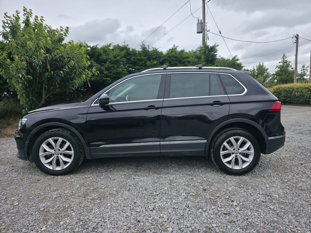 2019 Volkswagen Tiguan Highline - Image 2