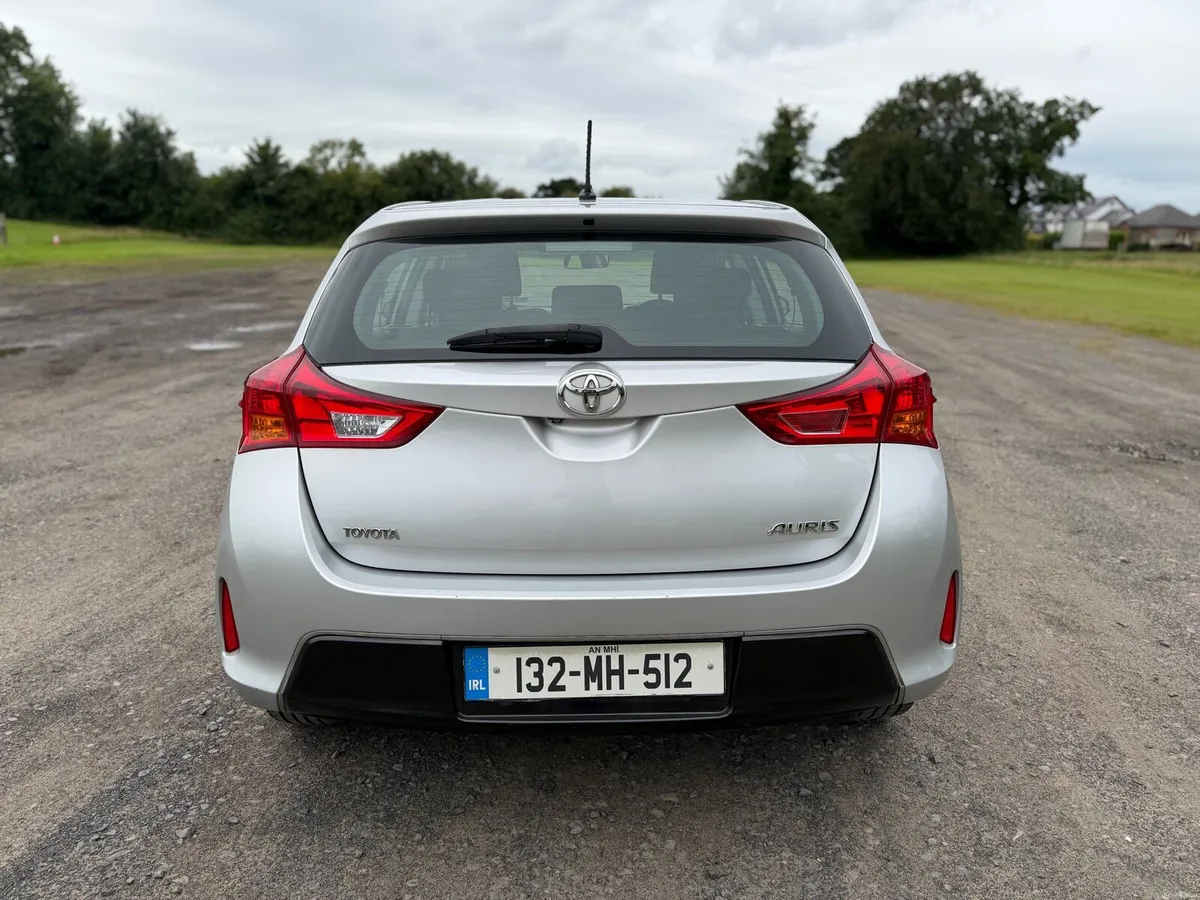 Toyota Auris 1.4 Luna LOW MILAGE - Image 4