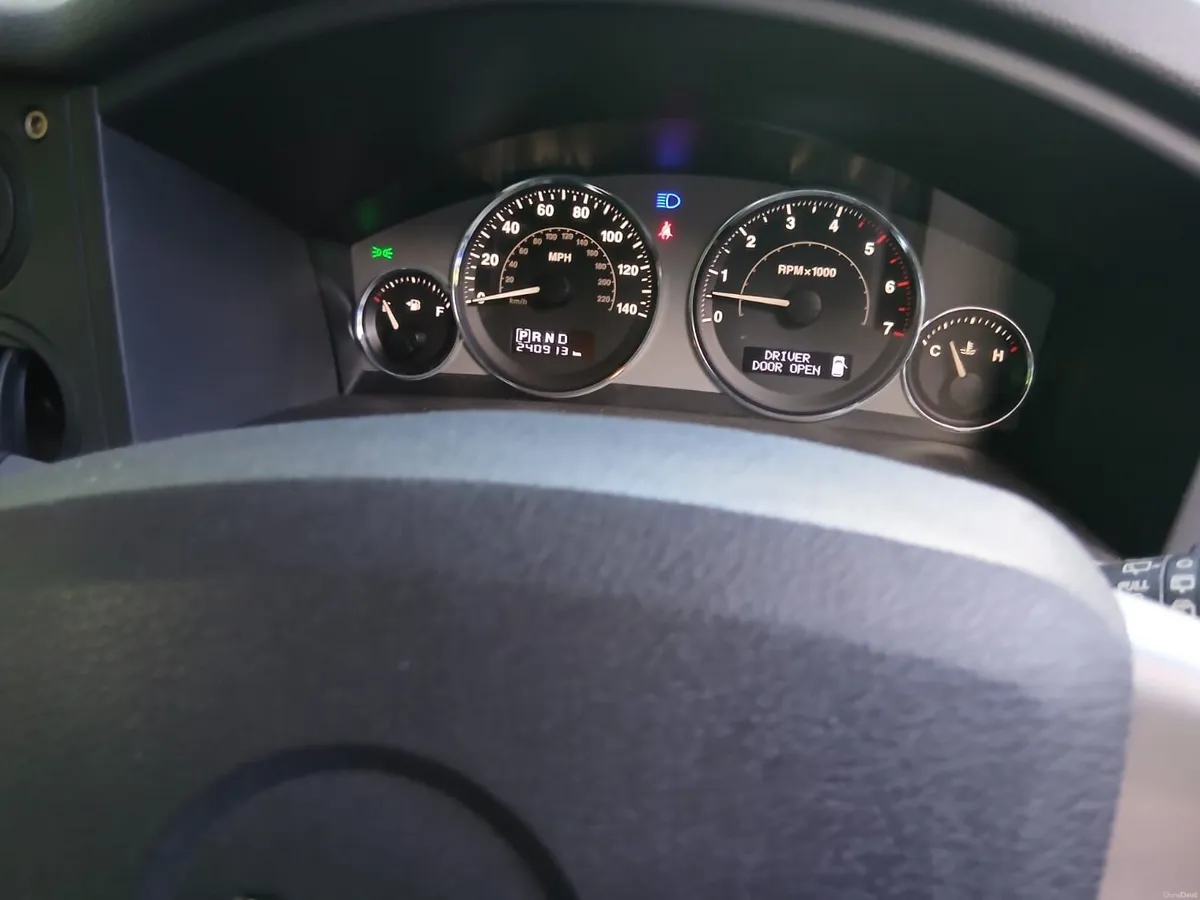 Jeep Commander - Image 4