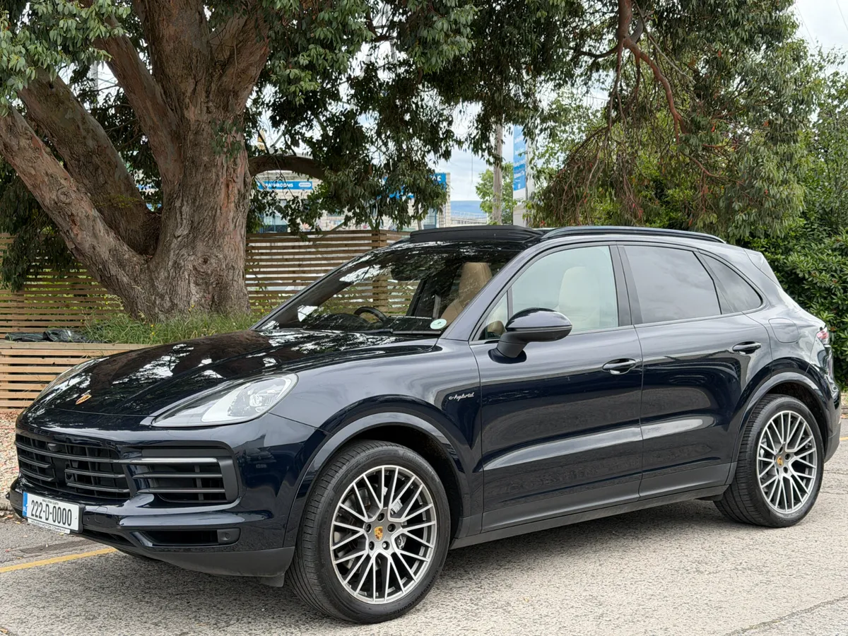 2022 Porsche Cayenne. PLATINUM EDITION - Image 2