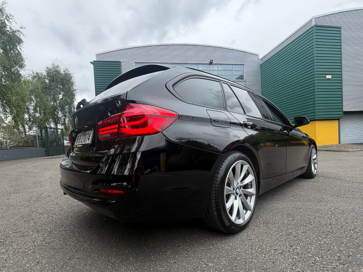 BMW 318i Sport Touring Auto Low Kms - Image 4