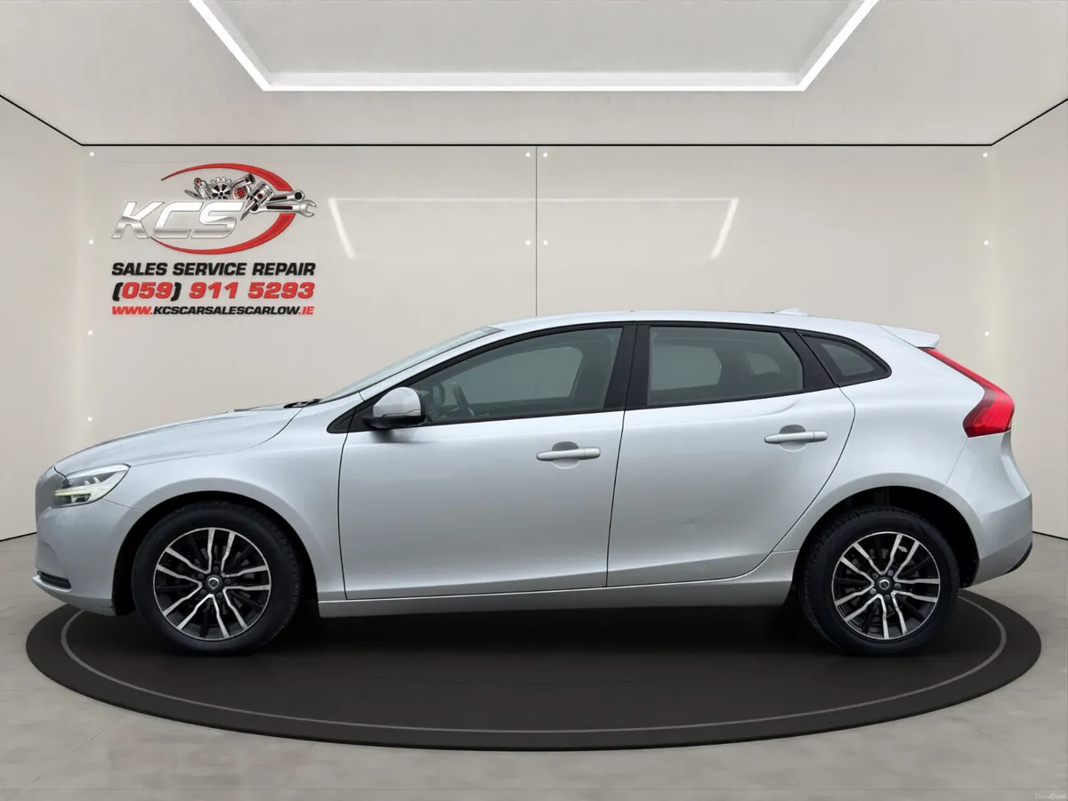 2017 Volvo V40 - Top Spec - Diesel - New NCT - Image 2