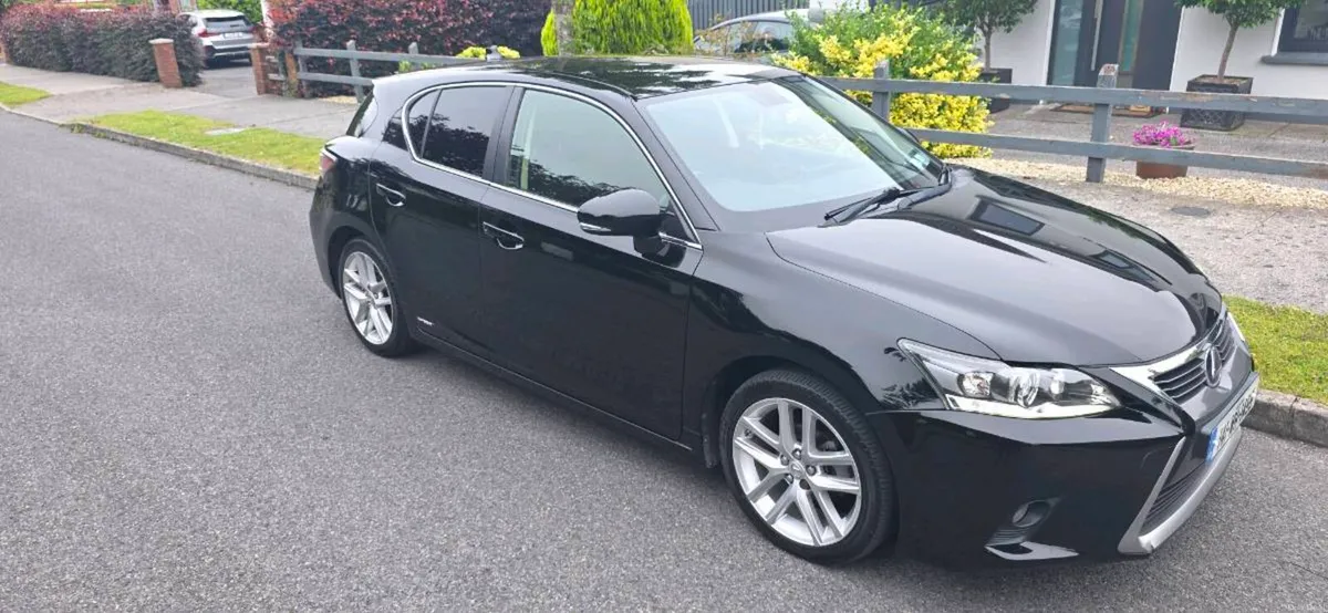 Lexus CT200H - Image 2
