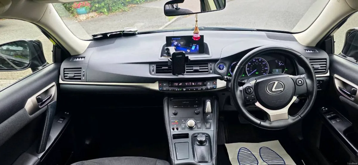 Lexus CT200H - Image 6