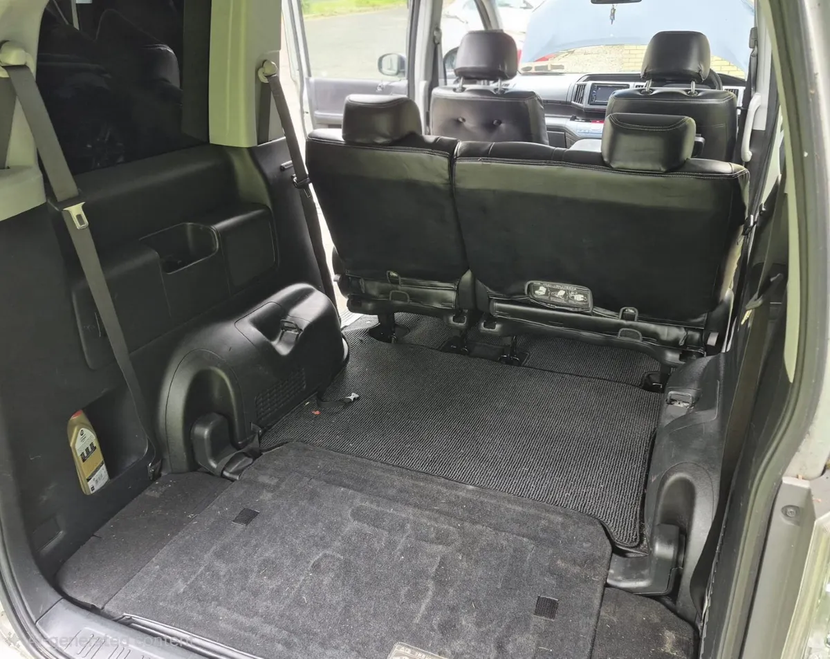 Honda Stepwagon 2011 - Image 2