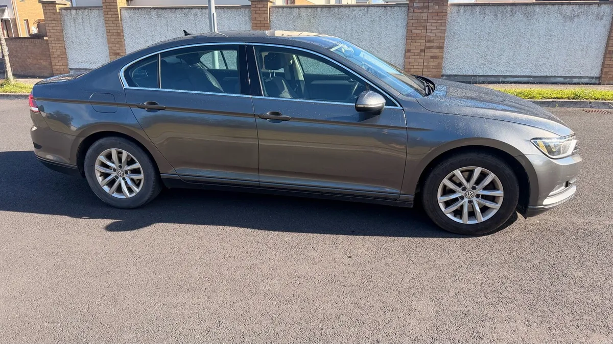 2016 Vw Passat 1.6 TDI - Excellent condition - Image 4
