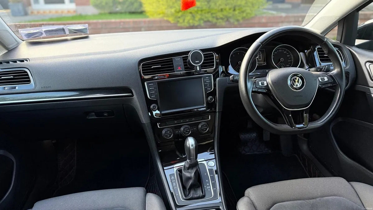 Volkswagen Golf - Image 4