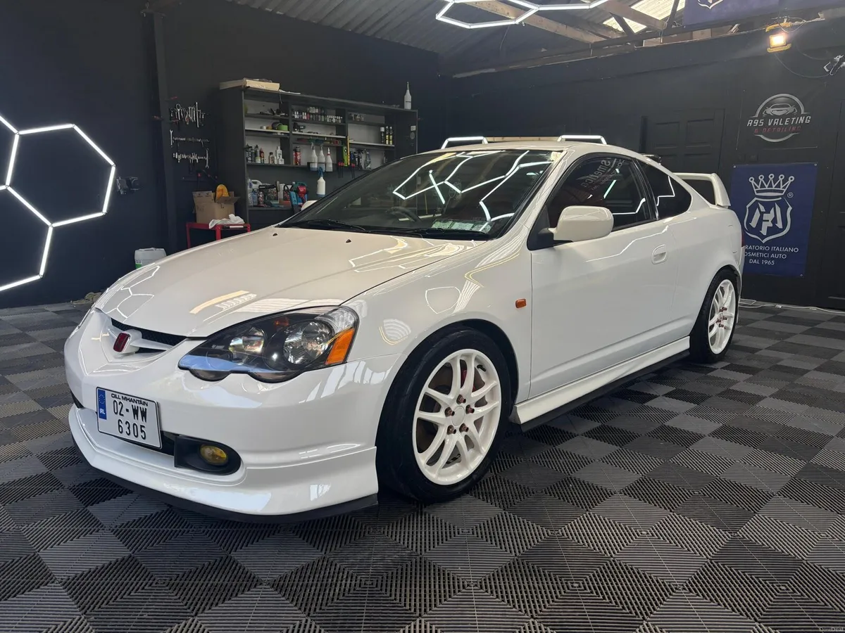 Honda Integra DC5 Type R - K24 FRANK! - Image 1