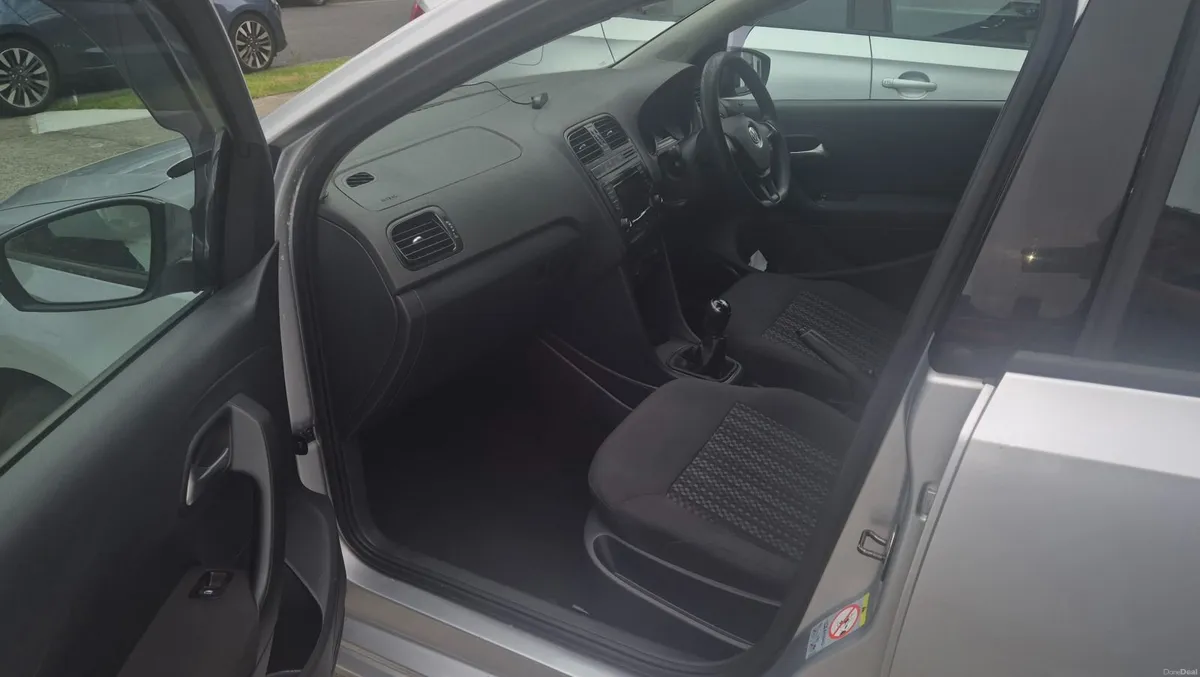 Volkswagen Polo 2014 - Image 2
