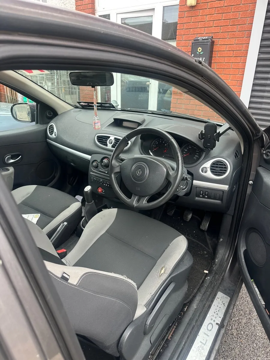 Renault Clio 2012 - Image 2