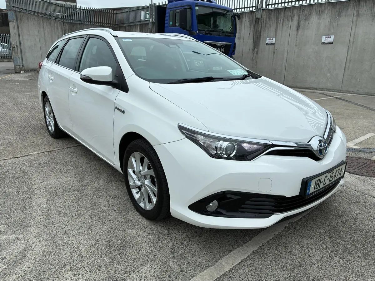 Toyota Auris 2018 1.8 AUTO HYBRID - Image 2