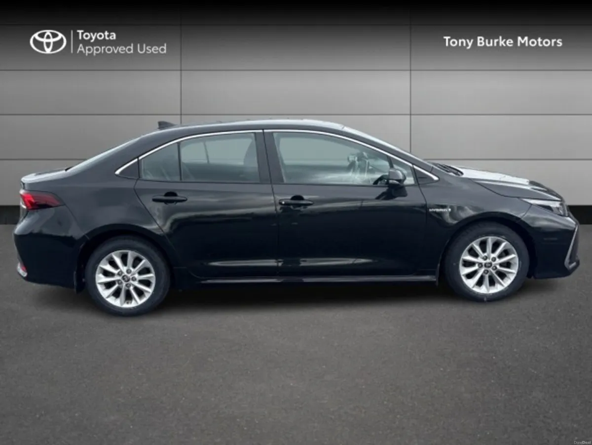 Toyota Corolla Saloon - Luna Edition - 1.8 Hybrid - Image 3