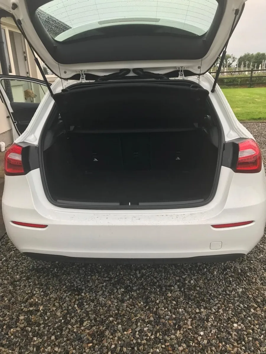 Mercedes-Benz A-Class 2019 - Image 5