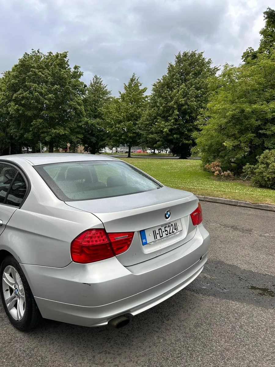 Bmw salon 320d 2011 - Image 3
