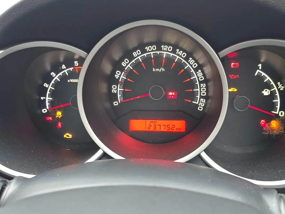 Kia Venga 2010 - Image 2