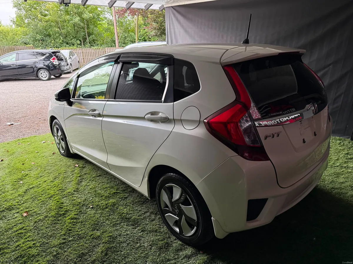 HONDA FIT/JAZZ   2015 AUTOMATIC - Image 4