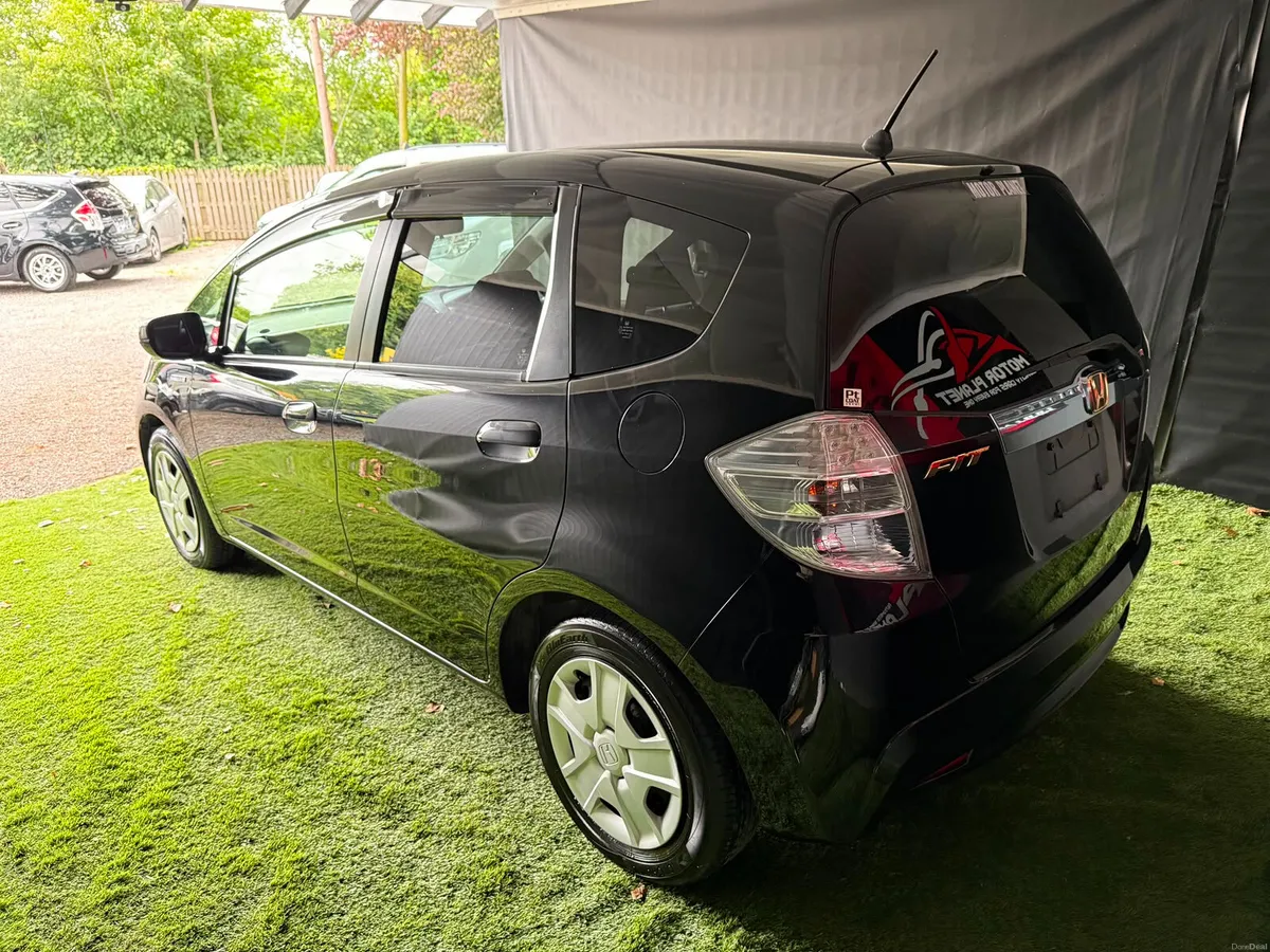 HONDA FIT/JAZZ 2013 AUTOMATIC BEST PRICE!! - Image 4