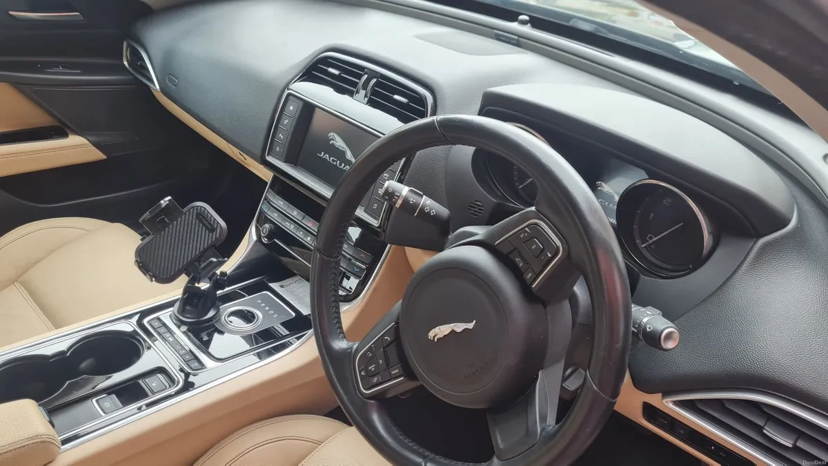 Jaguar XE 2016 - Image 2