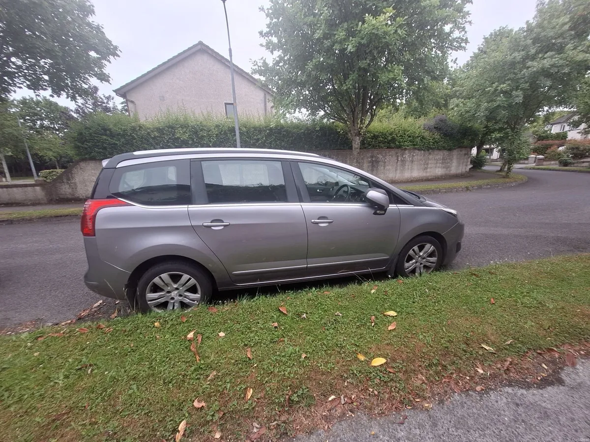 Peugeot 5008 2015 - Image 1