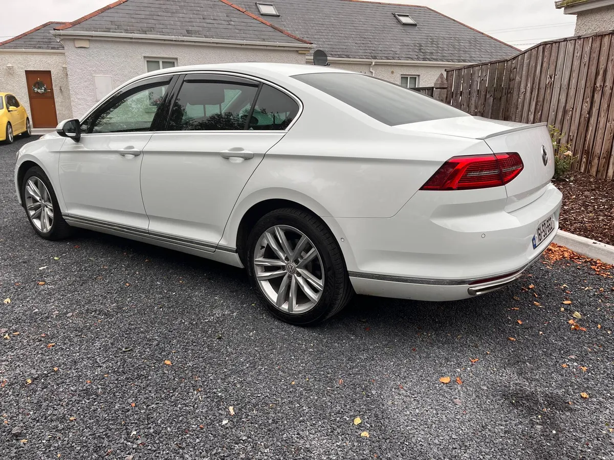 VW Passat 1.6 TDI 120BHP Highline - Image 4