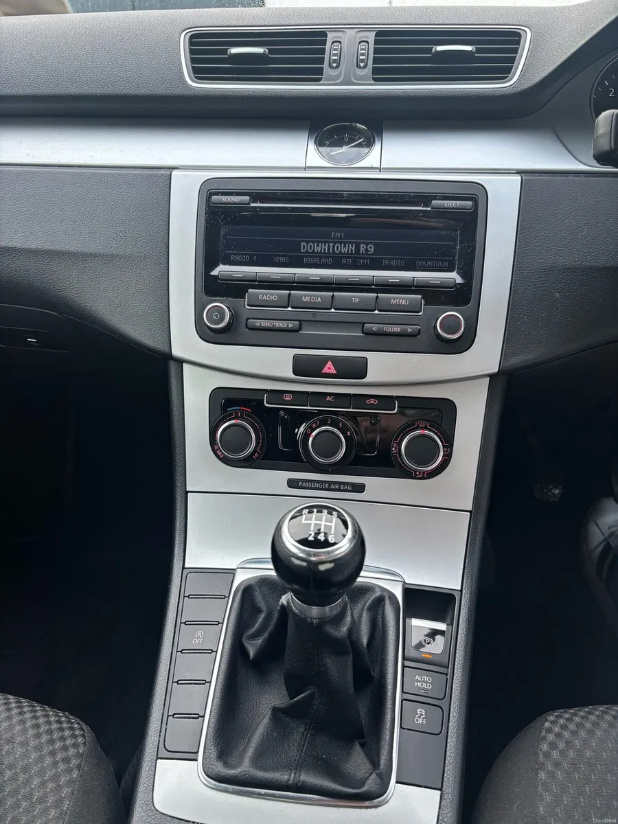 Volkswagen Passat 2012 - Image 3