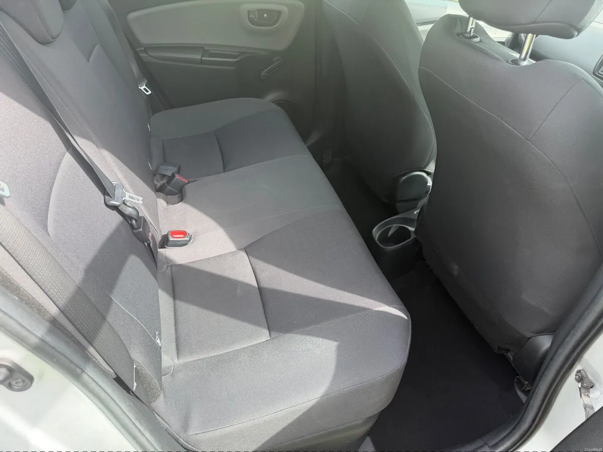 171 Hybrid Toyota Yaris Auto - Image 3