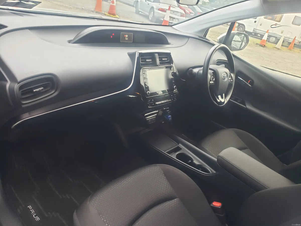 Toyota Prius 2022 - Image 2