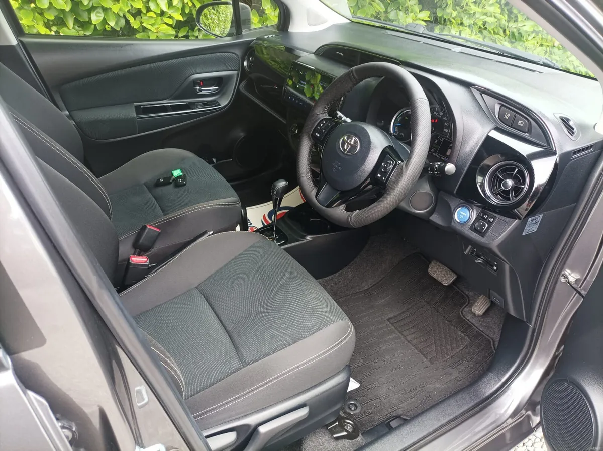 Toyota Yaris 1.5 Petrol Hybrid Automatic, 2017 - Image 4