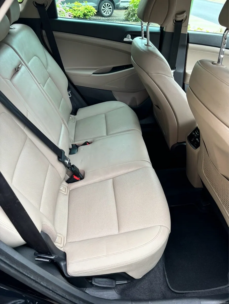 2016 Hyundai Tucson Executive - Image 3