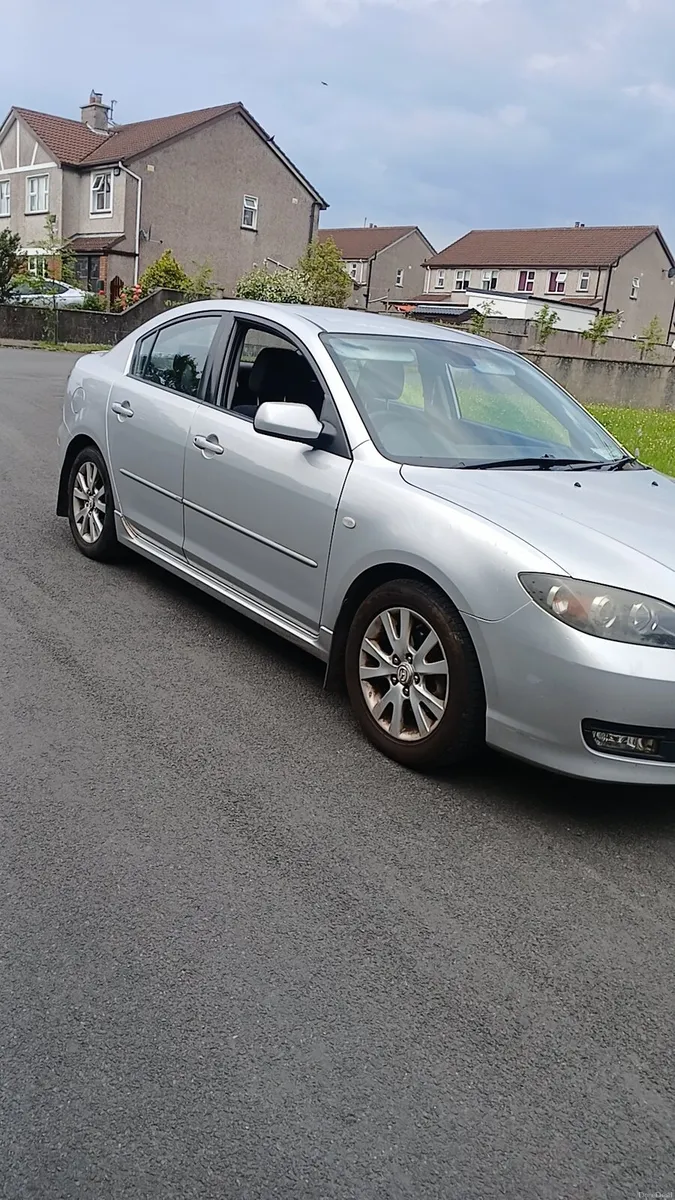 2009 Mazda 3 1.6 petrol 5 speed manual nct until S - Image 4